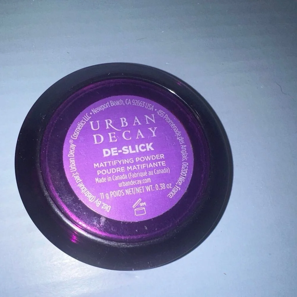Urban Decay Deslick‎ Mattifying Powder face